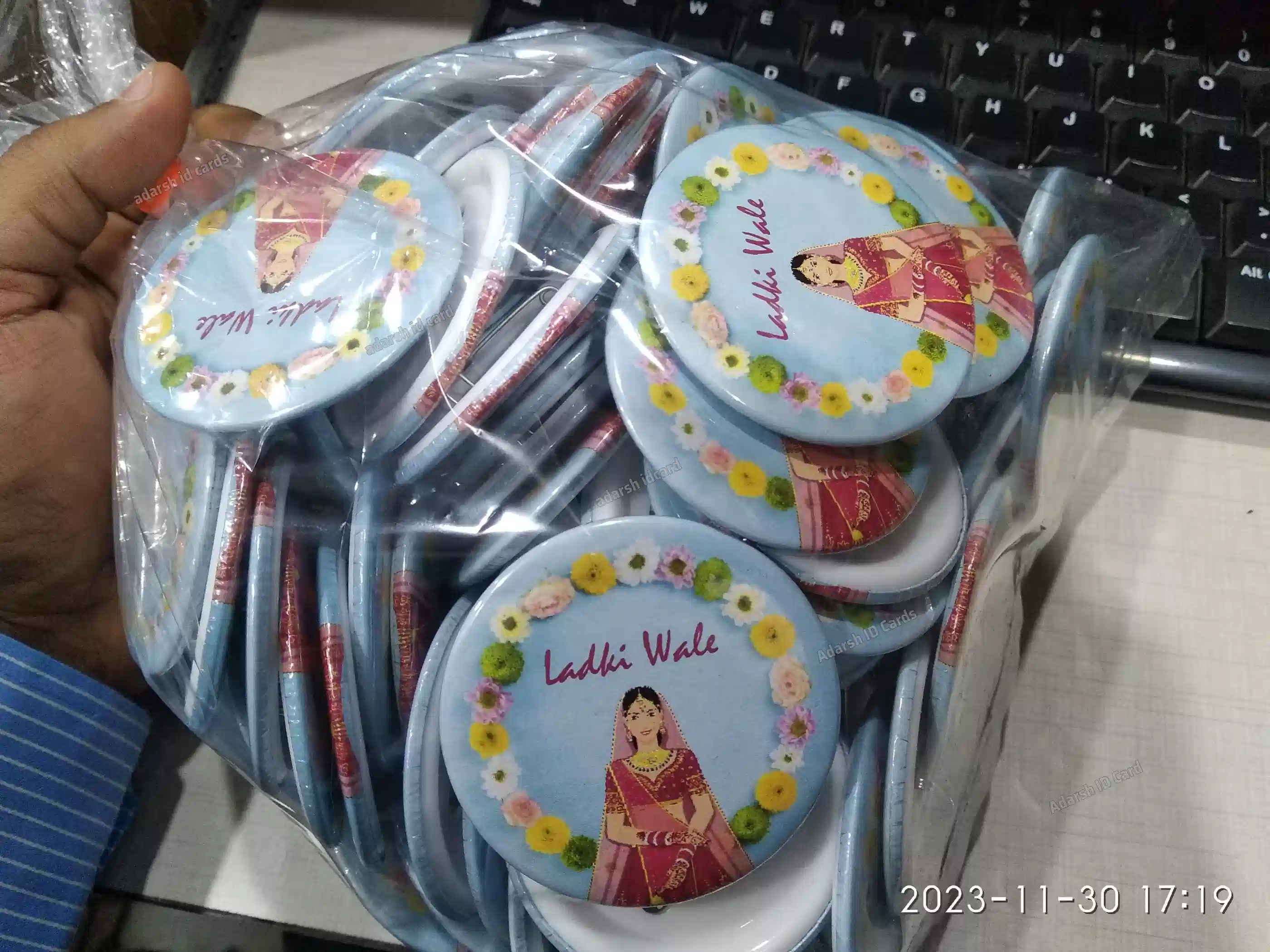 Badges 09B8FB